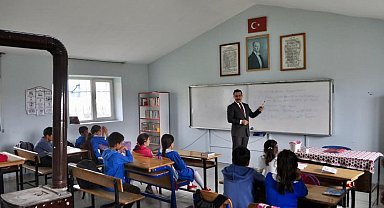 Akyaka Kaymakamı Demirtaş, köy okullarında