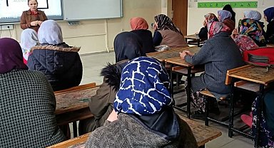 Altıntaş'ta "Meslekleri Tanıyorum" temalı veli bilgilendirme seminerleri