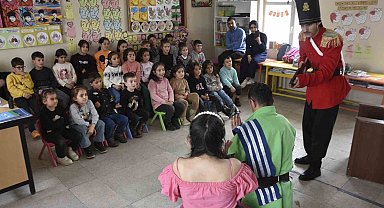 Bitlis'te 'Köyden Köye, Okuldan Okula Tiyatro' projesi