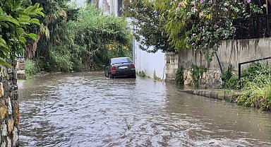Bodrum'da sağanak yağış etkili oluyor