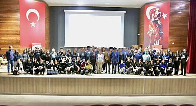Edremit'te "Okur-Yazar Buluşması"nın üçüncüsü gerçekleştirildi