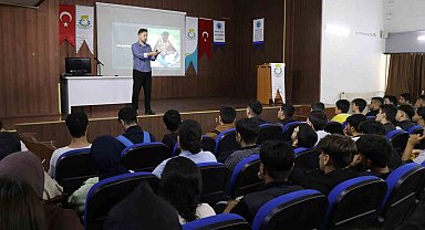Haliliye'de sınava hazırlanan gençlere motivasyon semineri