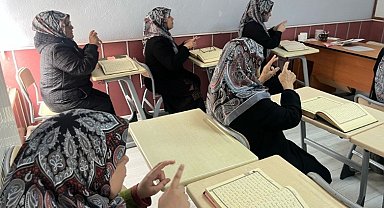 İşitme ve görme engellilerin Kur'an-ı Kerim sevgisi