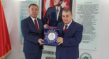 Protokol üyeleri ve eğitimciler kütüphane açılışında bir araya geldi