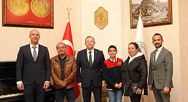 Vali Polat, şampiyonu makamında ağırladı