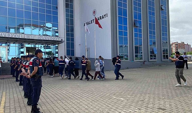 12 kadının kurtarıldığı fuhuş operasyonunda 6 şüpheli tutuklandı
