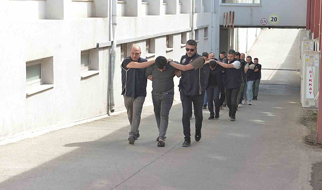 Adana'da DEAŞ'ın uyuyan hücresindeki 5 şüpheli tutuklandı, 1'i sınır dışı edildi