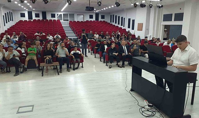 Adıyaman'da genç piyanistler hünerlerini sergiledi