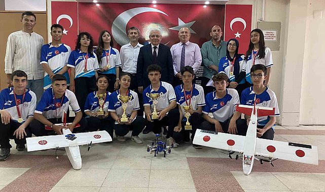 Alaşehir Anadolu İmam Hatip Lisesi'nden hava sporlarında büyük başarı