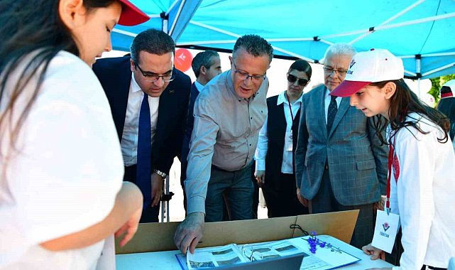 Alaşehir BİLSEM'de TÜBİTAK 4006 Bilim Fuarı açıldı
