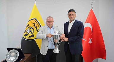 Aliağaspor FK, şampiyonluk kupasını aldı