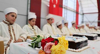 Altınçevre Kur'an kursunda hafızlara özel tören: 22 hafız için 22 pasta kesildi