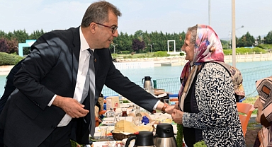 Alzheimer hastaları için Anneler Günü kutlaması
