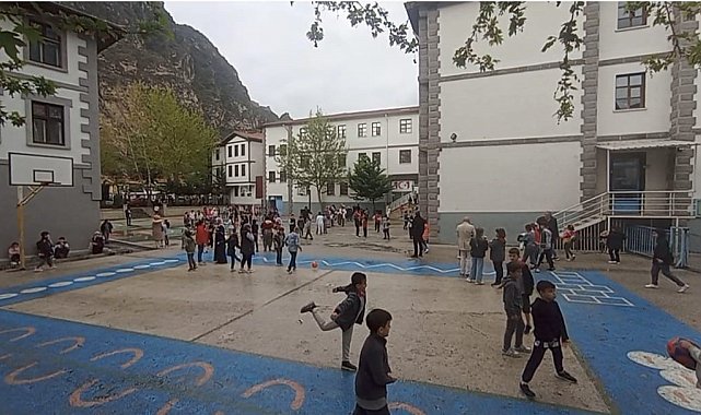 Amasya'da deprem sonrası iki ilçede eğitime ara verildi