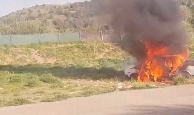 Ankara'da boş arazide araç yangını