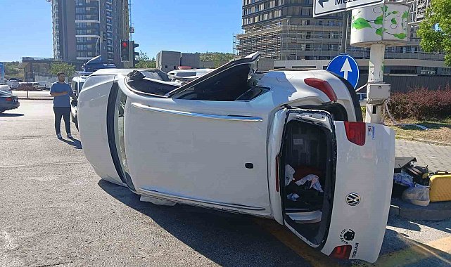 Ankara'da iki otomobil çarpıştı: 2'si bebek 6 yaralı