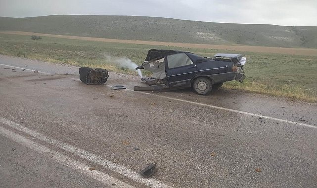Ankara'da karşı yönlerde seyreden tırla otomobil çarpıştı: 1 ölü