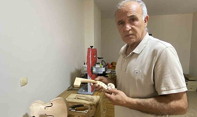 Annesinin altınlarını bozdurup aldığı keman, emekliliğinde mesleği oldu