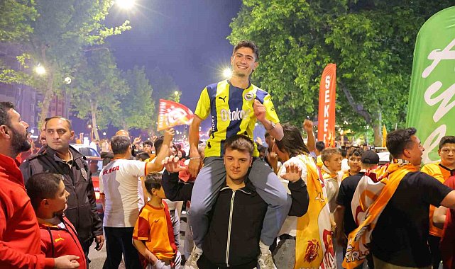 Araçlarına Fenerbahçe bayraklı tabut yerleştiren iki sürücüye ceza