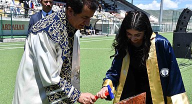 Ardahan Üniversitesinde mezuniyet coşkusu