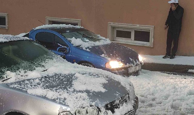 Ardahan'da dolu yağışı hayatı felç etti