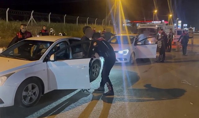 Asayiş uygulamasında ruhsatsız 4 tabanca ele geçirildi
