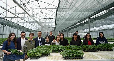 Ata tohumu fidelere öğrenci eli değdi: Hem üretiyorlar hem satıyorlar