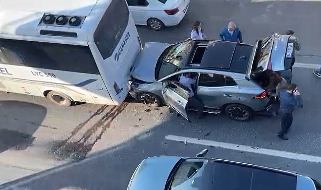 Avcılar'da kontrolden çıkan araç otobüse çarptı