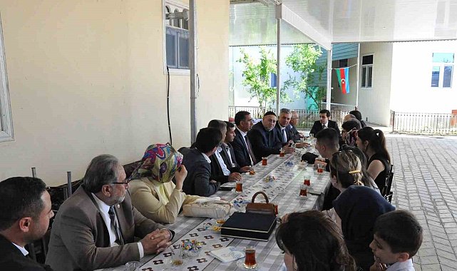 Azerbaycan'da ziyaretlerde bulunan Çameli protokolü Milli Kahramanı unutmadı
