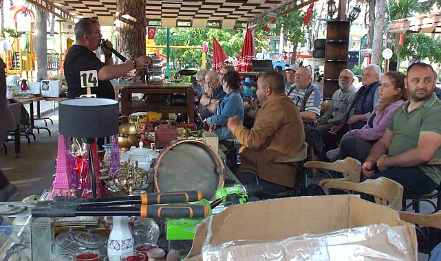 Balıkesir'de ikinci el mezadı ilgi gördü