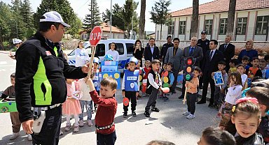 Başkan Cengiz Arslan miniklerle trafik etkinliğinde buluştu