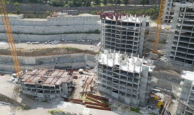Başkan Saygılı: "Önce parasını aldığınız belediye çalışanlarının evlerini bitirin"