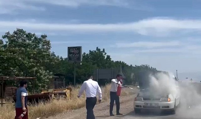 Batman'da otomobilde çıkan yangını şoförler söndürdü