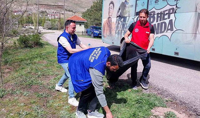 Bayburt'ta 'Orman Benim' kampanyasına destek amaçlı çevre temizliği yapıldı