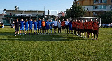 Belediye personeli ile muhtarlar dostluk maçında buluştu