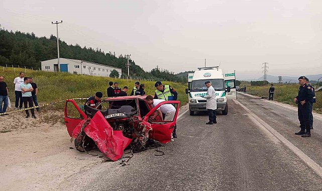 Bilecik'te 2 otomobil kafa kafaya çarpıştı: 3 ölü, 1 yaralı