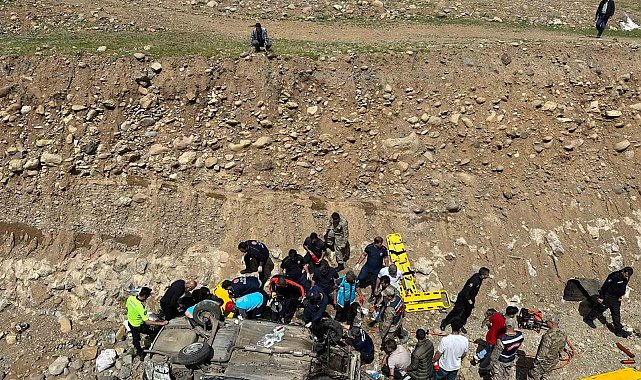 Bingöl'de otomobil dereye uçtu: 7 yaralı