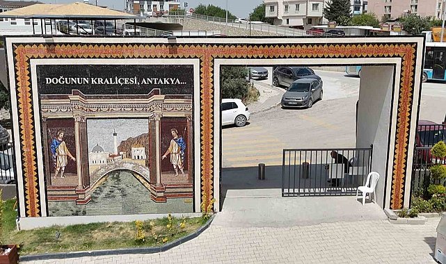 Binlerce mozaik taşını 140 günde ilmik ilmik işleyerek Doğu'nun Kraliçesi Antakya'yı ortaya çıkardı