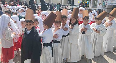 Bitlis'te 4-6 yaş Kur'an kursu öğrencilerinin gösterisi büyük ilgi gördü
