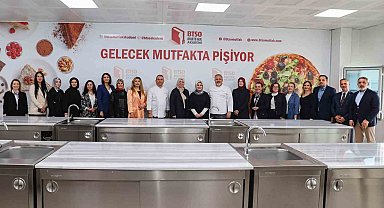 Bursa protokolünün eşleri BTSO Mutfak Akademi'ye katıldı