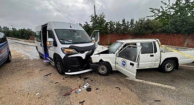 Bursa'da feci kaza: 1 ölü 2 yaralı
