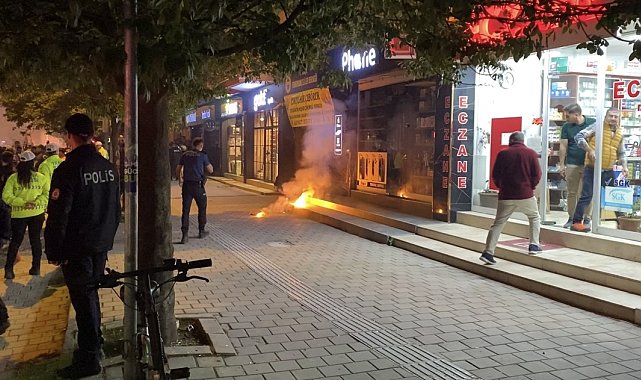 Bursa'da kutlamalarda Fenerbahçeliler Derneği'ne meşale atan taraftar gözaltına alındı