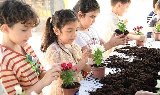 Büyükşehir destek verdi minik eller 'anneler' için çalıştı