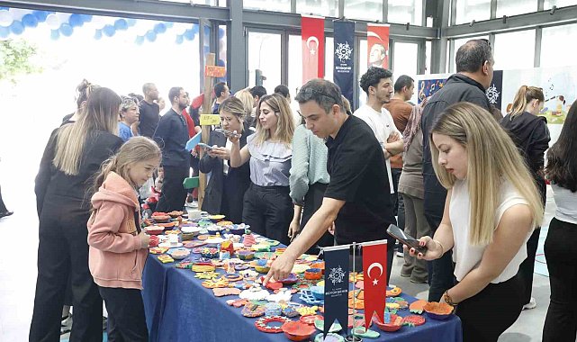 Büyükşehir'in özel öğrencileri, eserlerini görücüye çıkardı