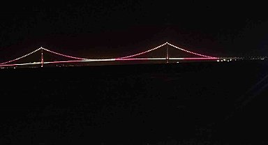 Çanakkale Köprüsü sarı kırmızılı renklerle aydınlatıldı