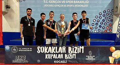 Çayırova'nın genç basketbolcuları il şampiyonu oldu