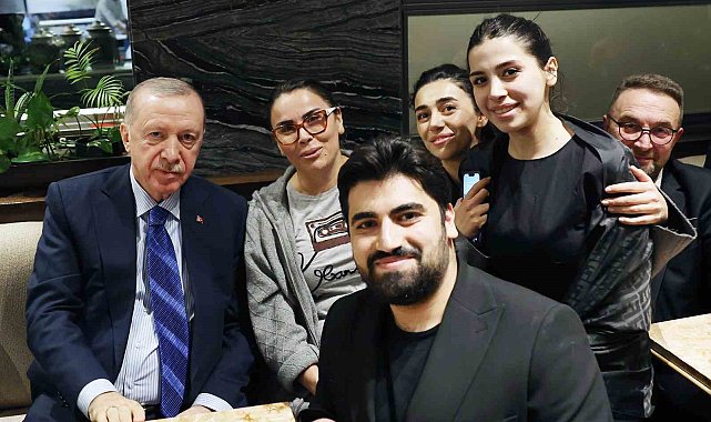 Cumhurbaşkanı Erdoğan, kafede vatandaşlarla sohbet etti