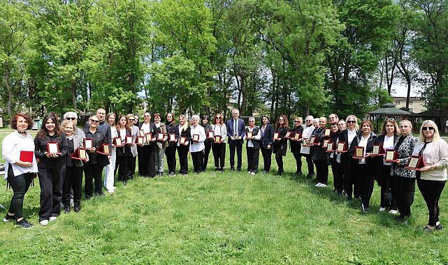 Cumhuriyet Kadınları Bandosu'na plaket