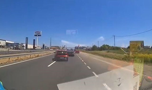D-100 Karayolu'nda makas atarak ilerledi, trafiği tehlikeye düşürdü