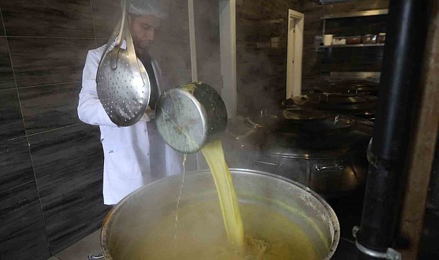 Darıca'da her gün yüzlerce eve sıcak yemek ulaştırılıyor